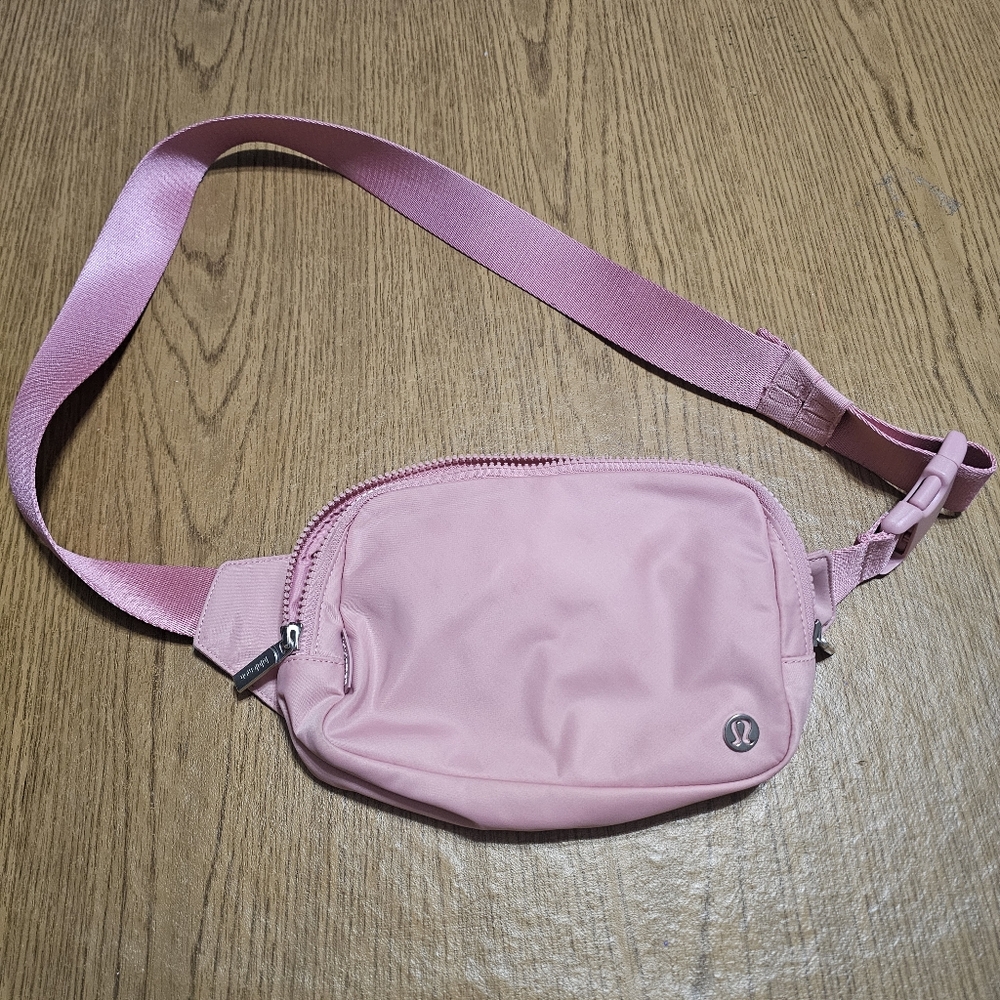 Lululemon Mauve Rose Pink Belt Bag
